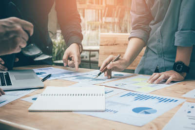 Профессия директор по маркетингу — обязанности, сколько зарабатывает и как им стать